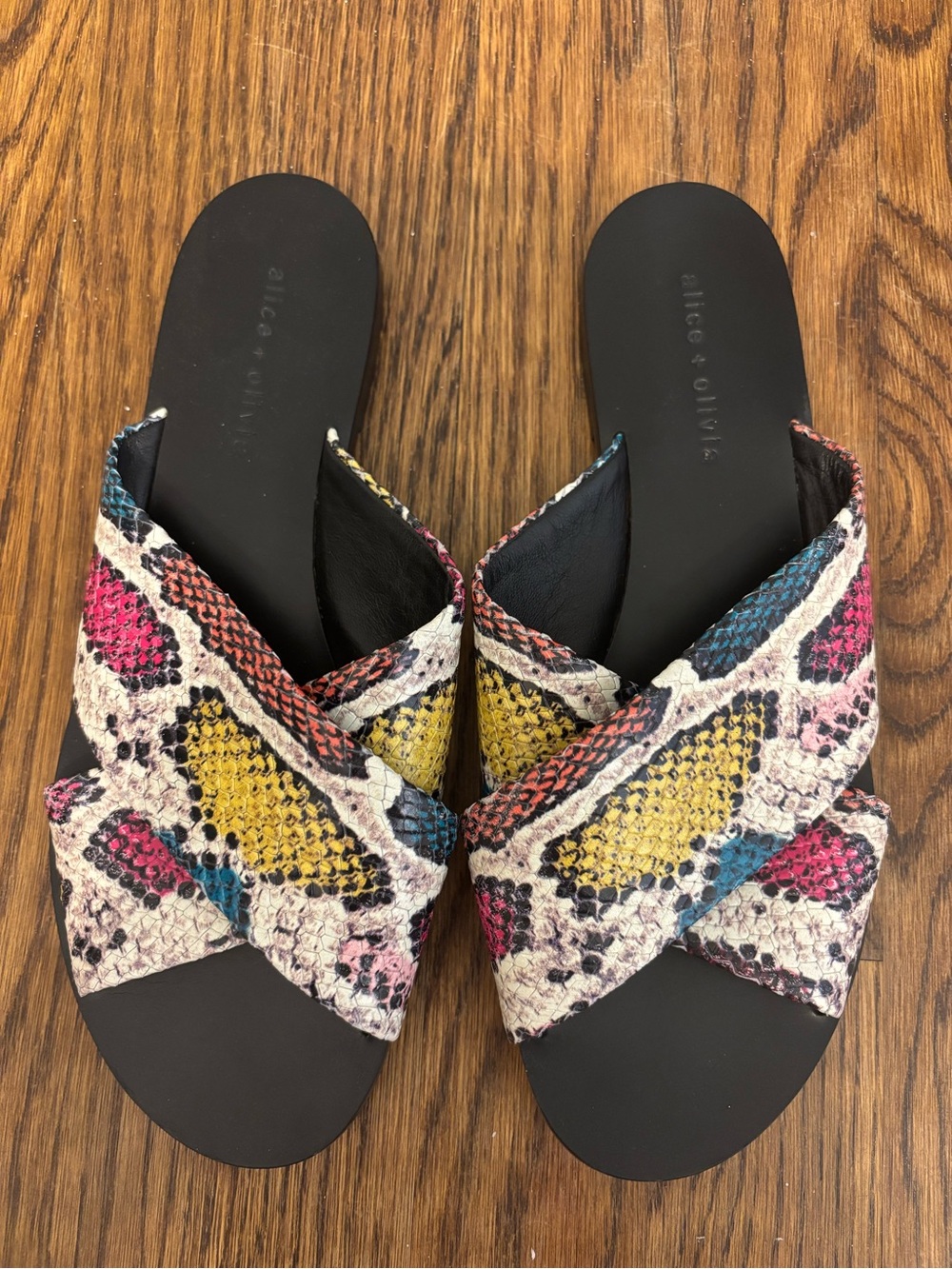Alice + Olivia Harrieta criss-cross flat slide sandals